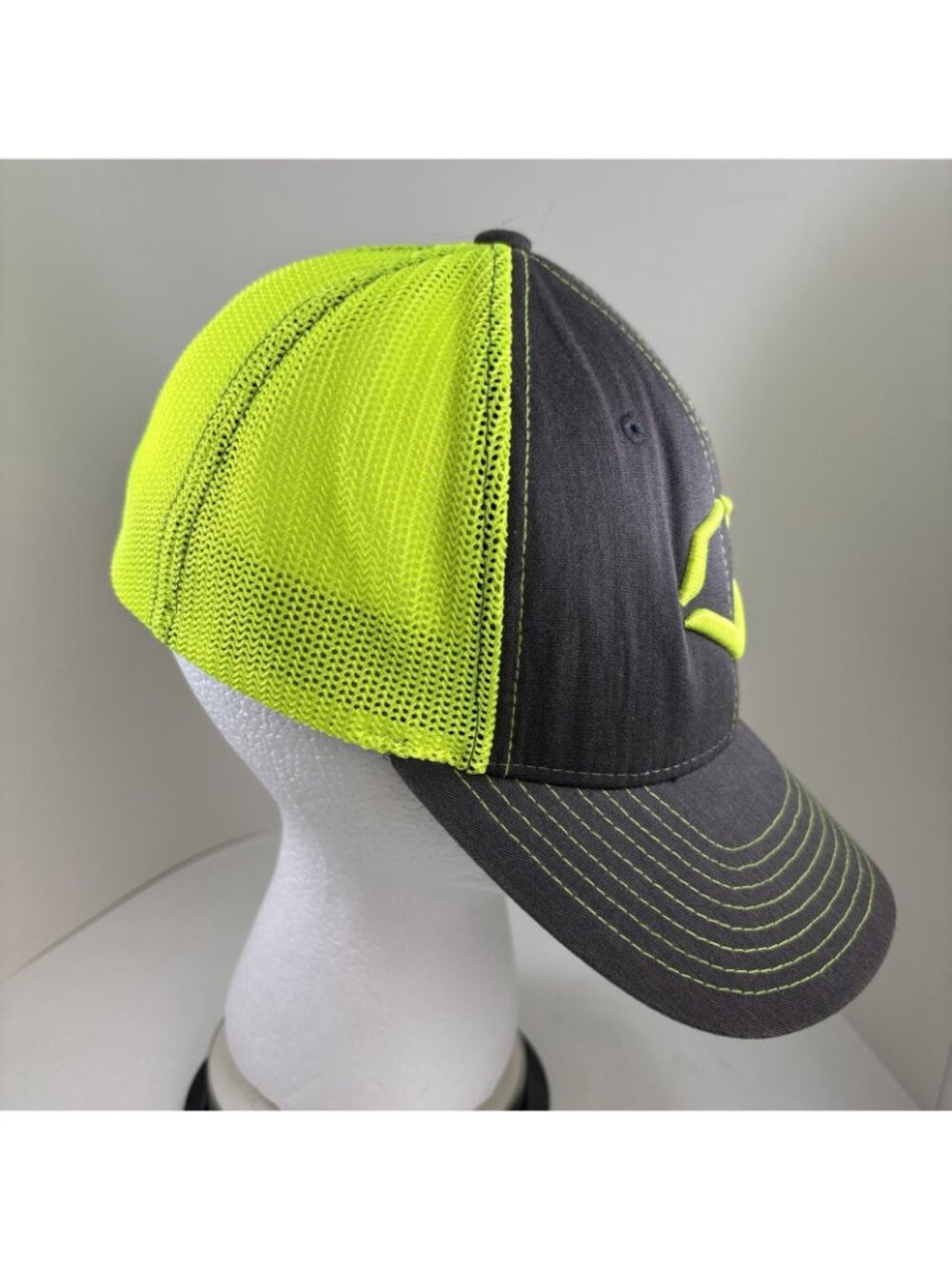 Evoshield Embroidered Cap Hat Gray Green Mesh FlexFit size S/M WE ARE ATHLETES - Picture 2 of 6
